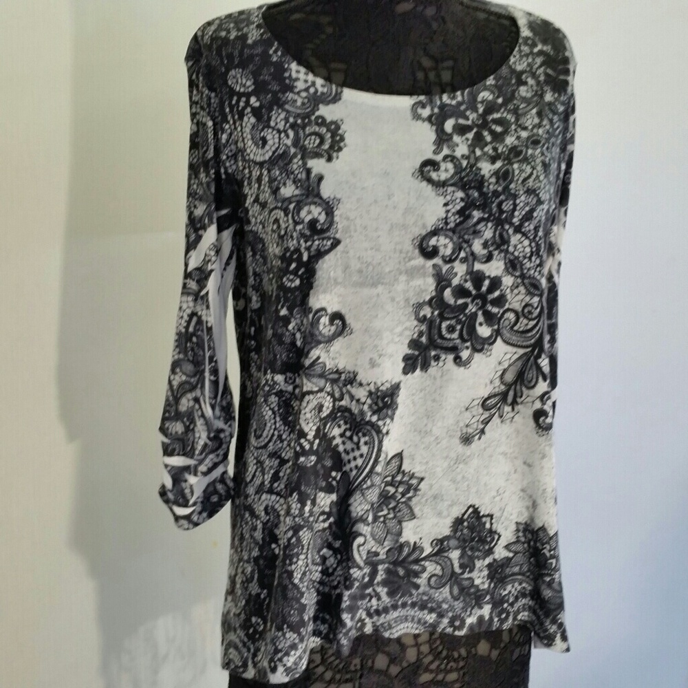 B2G1  Kim Rogers Black and white top